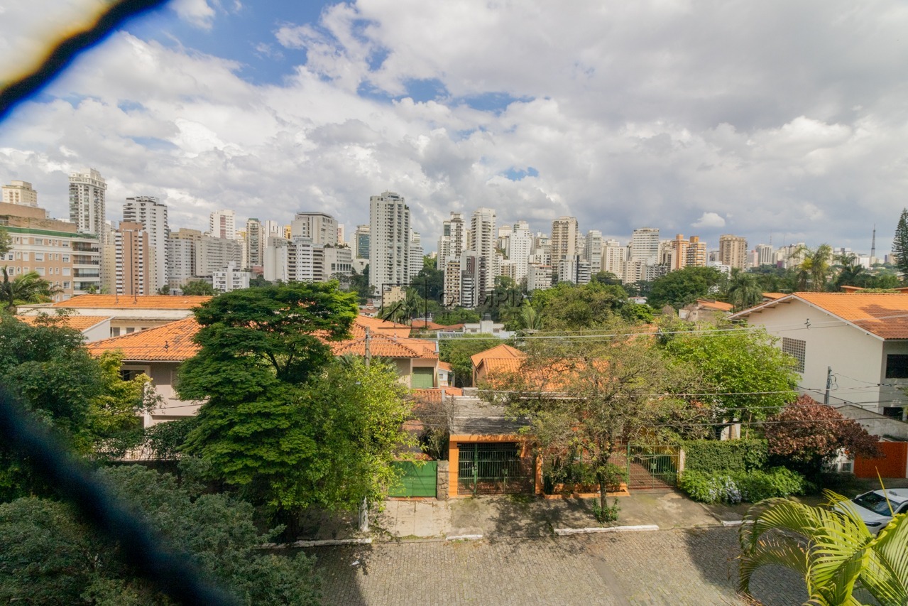 Conselheiro Fernandes Torres, 50