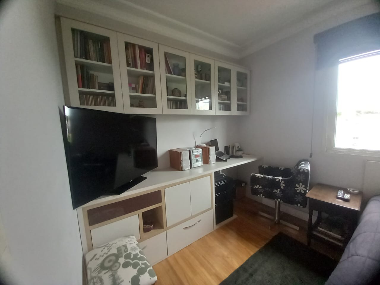 Aratãs, 909