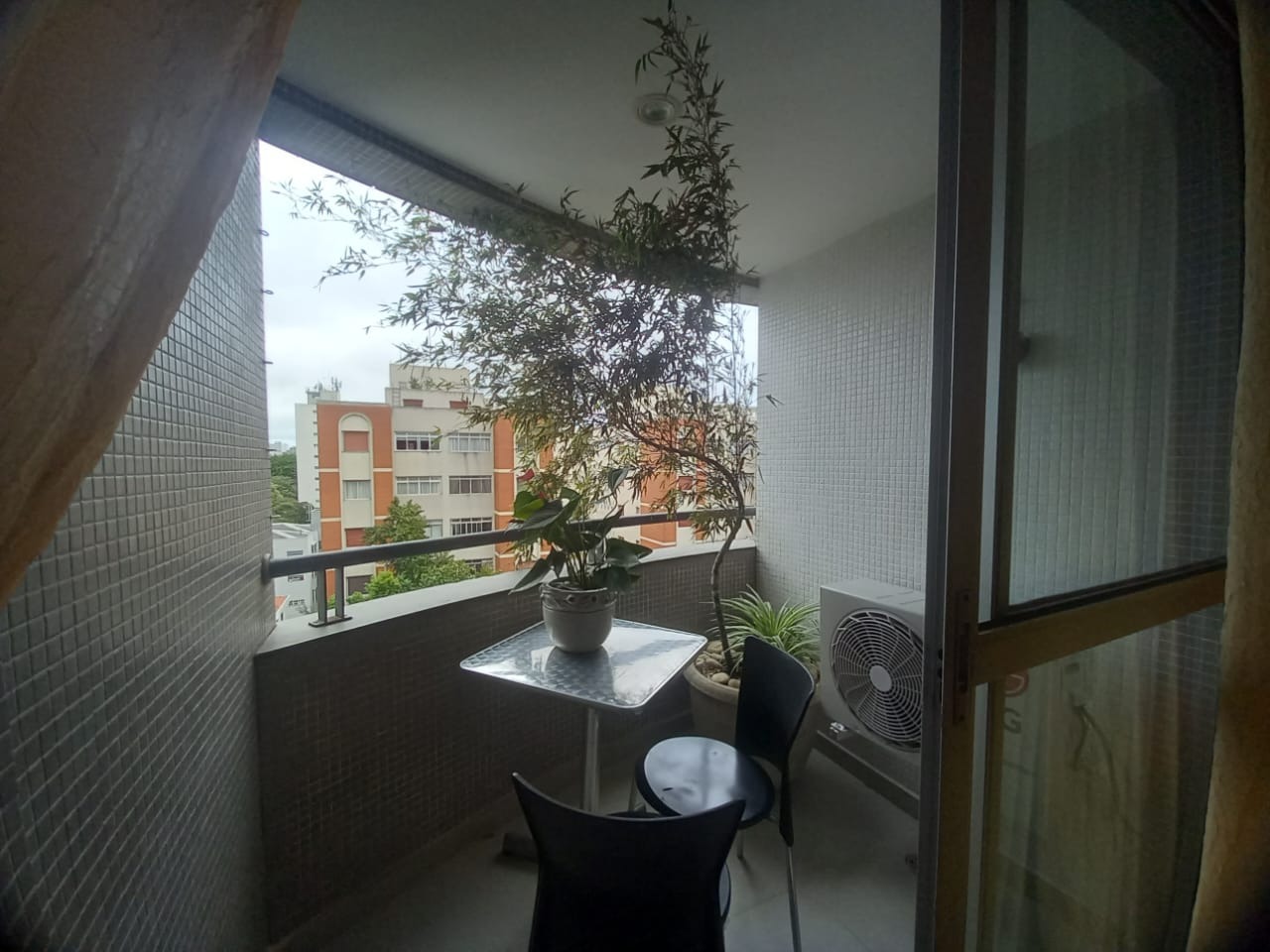 Aratãs, 909