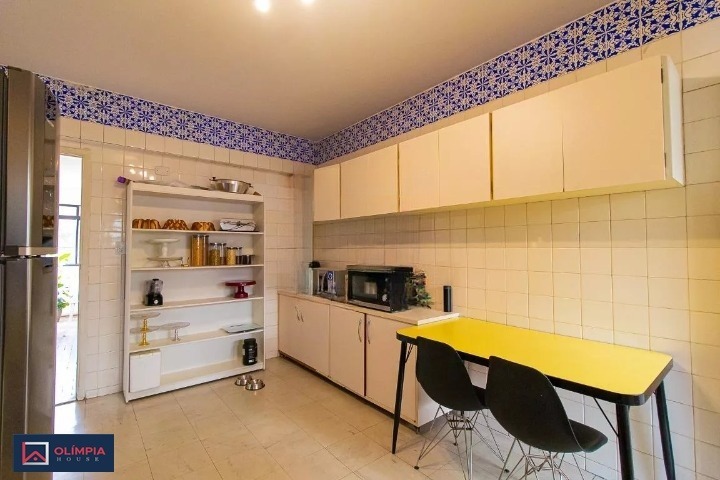 Visconde de Ouro Preto, 180