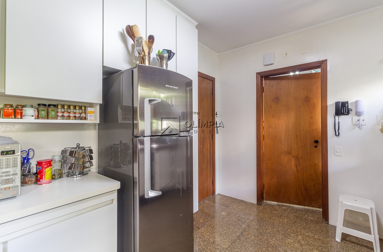 Morais de Barros, 854