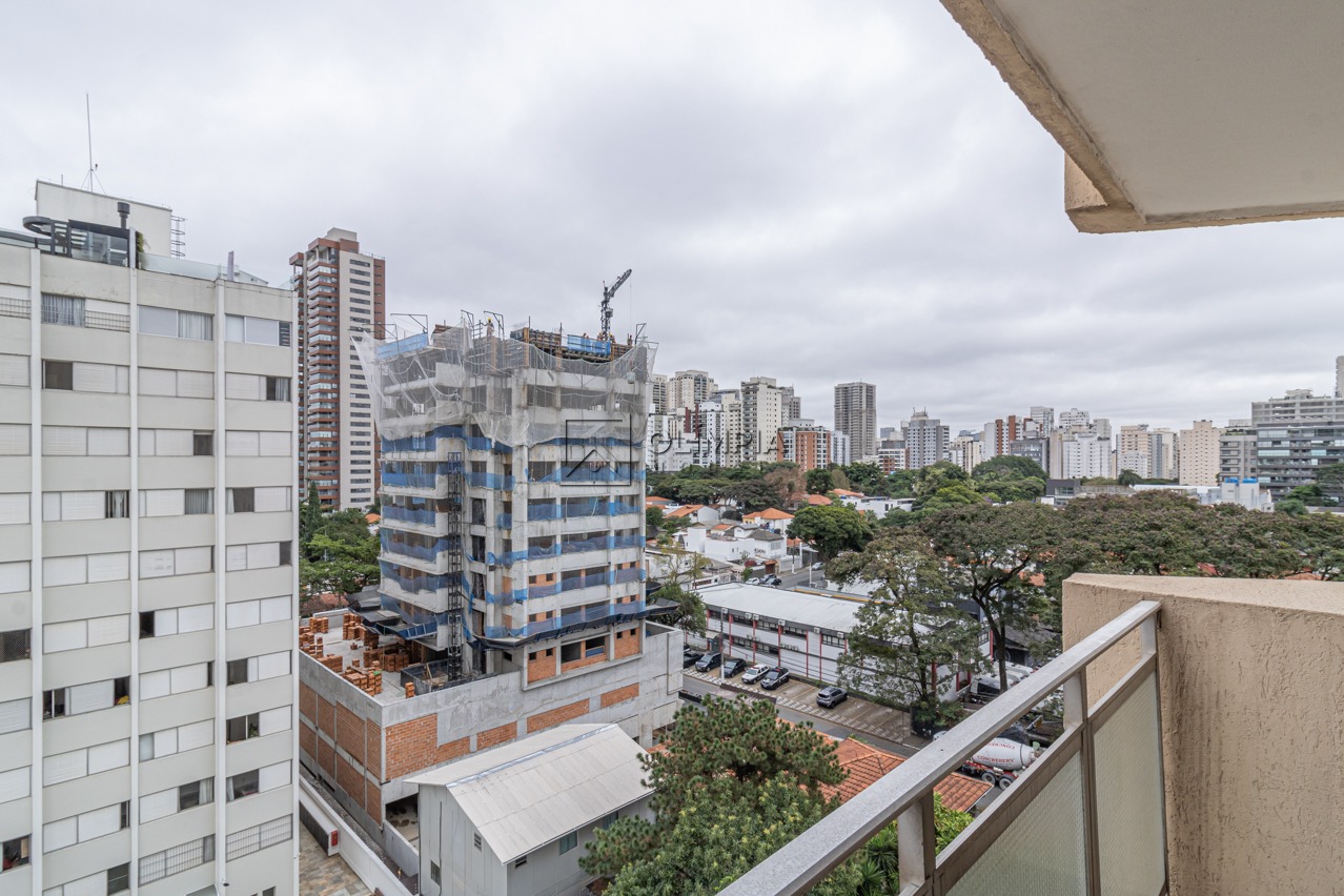 Morais de Barros, 999