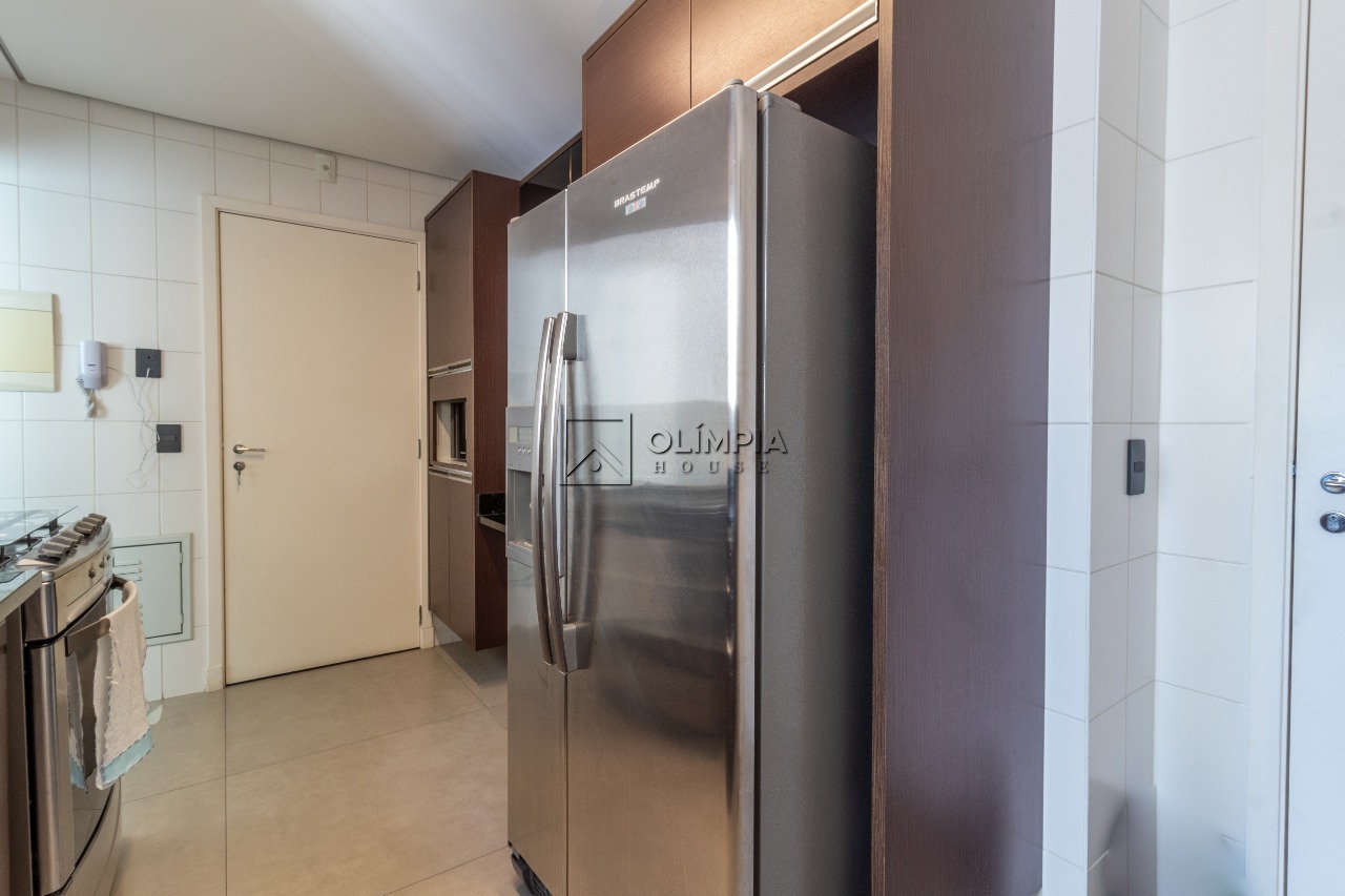 Alves Guimarães, 855
