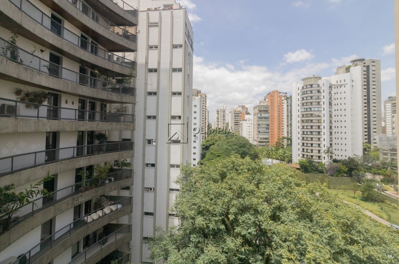 Bueno Brandão, 382