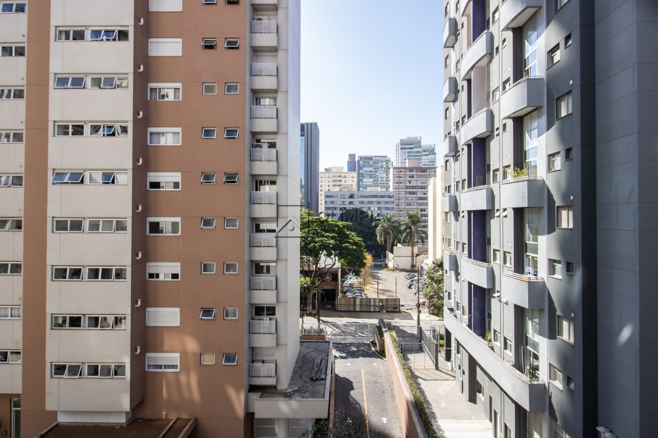 Cônego Eugênio Leite, 588