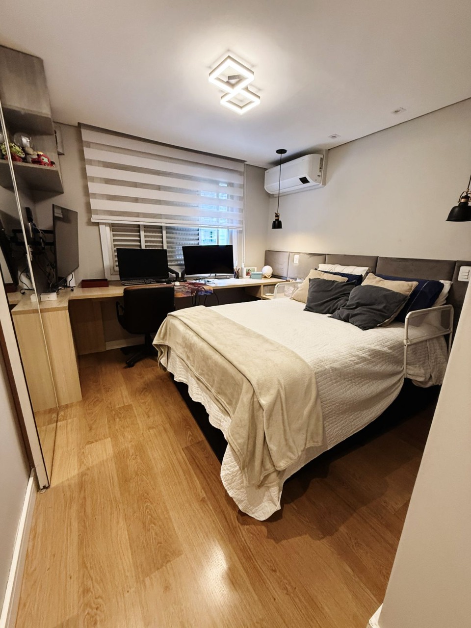 Jamaris, 522