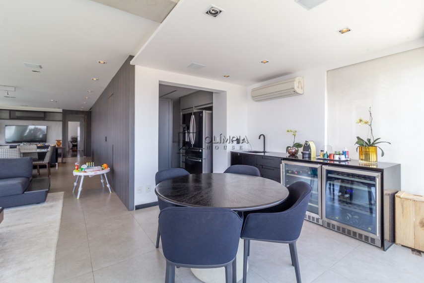 Gabriele D'Annunzio, 530