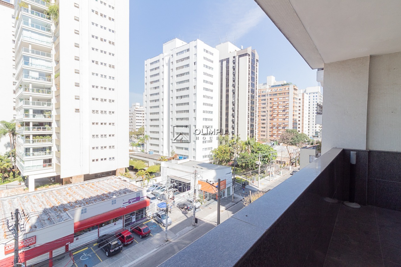 Pedroso Alvarenga, 450
